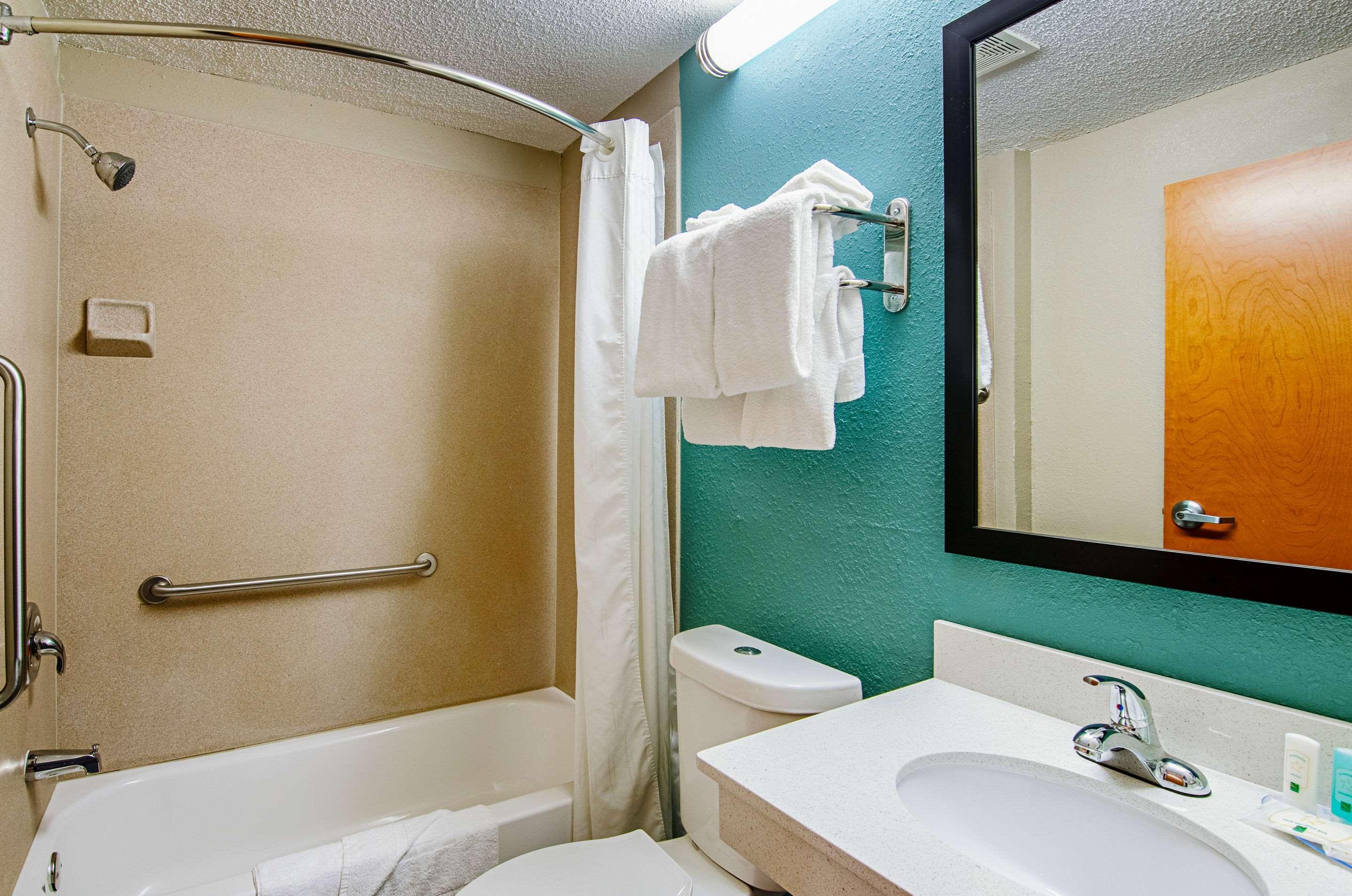 Quality Inn & Suites I-81 Exit 7 Bristol Eksteriør bilde